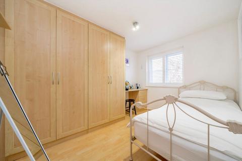 3 bedroom terraced house for sale, Winterburn Close, London N11
