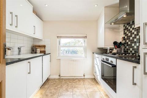 2 bedroom maisonette to rent, Lilford Road, London SE5