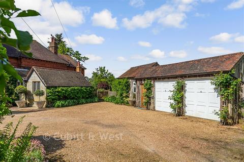 4 bedroom semi-detached house for sale, Turners Hill Road, Crawley Down RH10