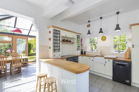 4 bedroom semi-detached house for sale, Turners Hill Road, Crawley Down RH10