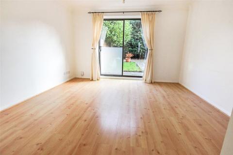 2 bedroom semi-detached house to rent, Bates Close, Rushden NN10