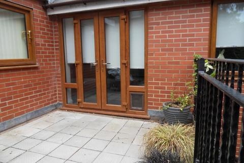 2 bedroom flat to rent, Cantilupe Road, Ross-on-Wye, HR9