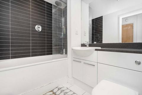 1 bedroom flat to rent, Blackwall Way, London E14
