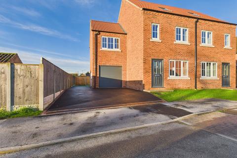 4 bedroom semi-detached house to rent, Saffre Close, Winterton DN15