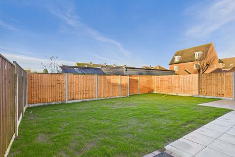 4 bedroom semi-detached house to rent, Saffre Close, Winterton DN15