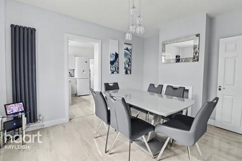 2 bedroom semi-detached house for sale, Daws Heath Road, Rayleigh