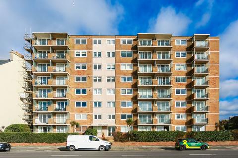 3 bedroom flat to rent, Kingsway, Hove, BN3