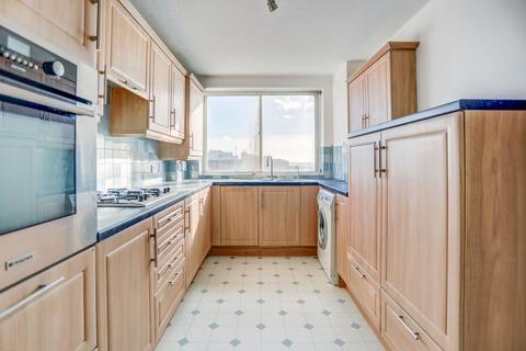 3 bedroom flat to rent, Kingsway, Hove, BN3