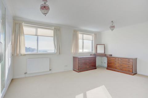 3 bedroom flat to rent, Kingsway, Hove, BN3