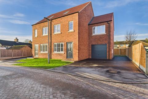 4 bedroom semi-detached house to rent, Saffre Close, Winterton DN15