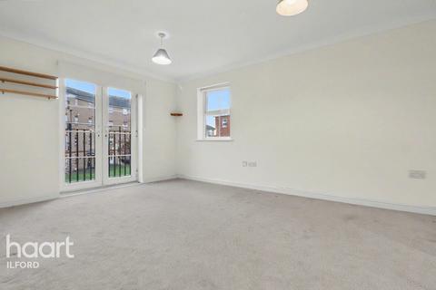 2 bedroom flat to rent, Piper Way, ILFORD