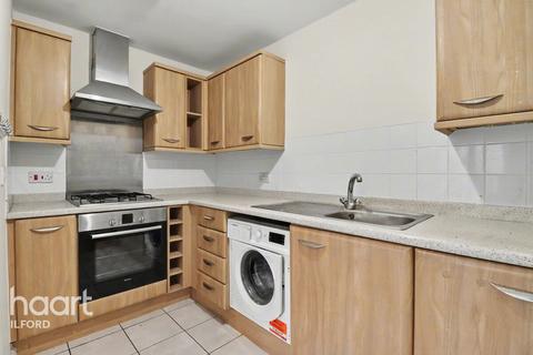 2 bedroom flat to rent, Piper Way, ILFORD