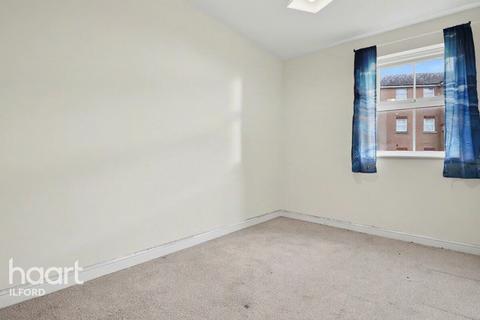 2 bedroom flat to rent, Piper Way, ILFORD