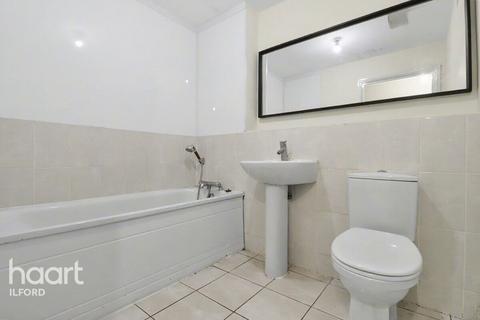 2 bedroom flat to rent, Piper Way, ILFORD