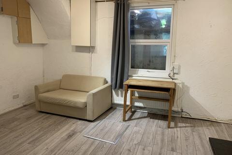 6 bedroom terraced house to rent, Southampton Street, Brighton, BN2 9UT