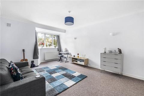 2 bedroom apartment to rent, Woodfield Avenue, London, SW16