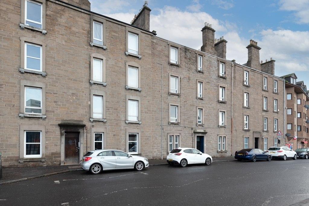 107 G/R Strathmartine Road, Dundee, DD3 7 SD