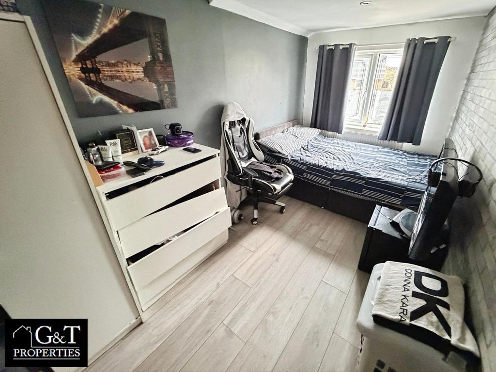 Fourth bedroom