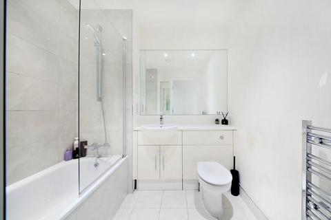 2 bedroom flat for sale, Discovery House, Juniper Drive, London
