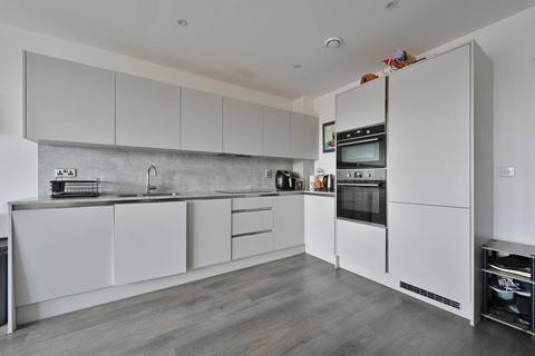 2 bedroom flat for sale, Buxton House, Oxhey Drive, Bushey, South Oxhey, WD19