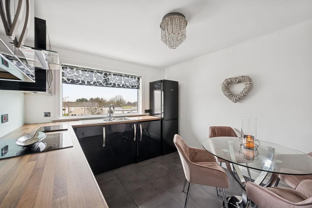 Kitchen/ Dining Area