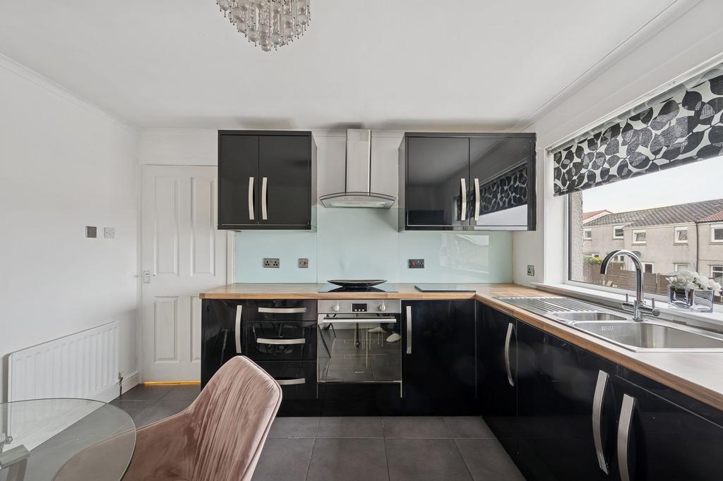 Kitchen/ Dining Area