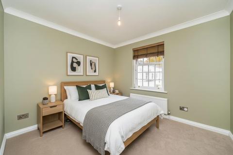 4 bedroom house to rent, Seaton Close, London