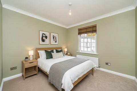 4 bedroom house to rent, Seaton Close, London
