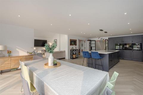5 bedroom detached house for sale, Long Buftlers, Harpenden