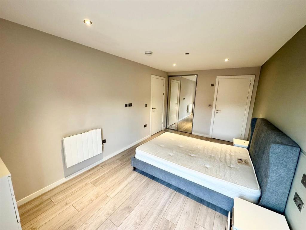 Bedroom 1.jpg