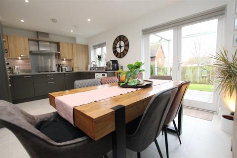 3 bedroom semi-detached house for sale, Pembers Hill Drive, Fair Oak, Eastleigh