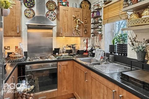 2 bedroom apartment for sale, Sovereign Heights, Slough