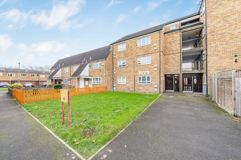 2 bedroom flat for sale, Logan Close, Hounslow, TW4