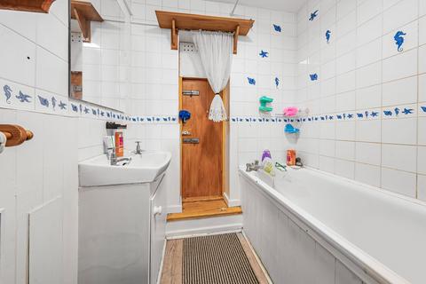 2 bedroom flat for sale, Logan Close, Hounslow, TW4