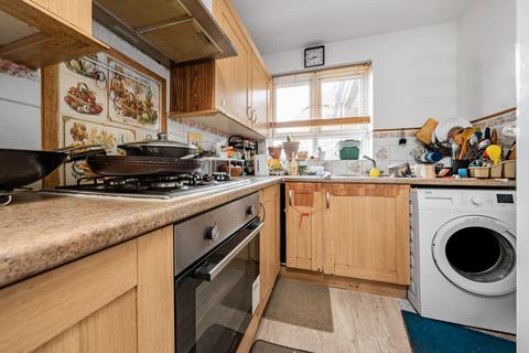 2 bedroom flat for sale, Logan Close, Hounslow, TW4