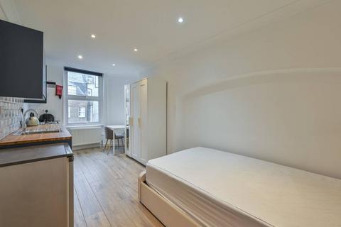 Studio to rent, Kensington High Street, W8, High Street Kensington, London, W8