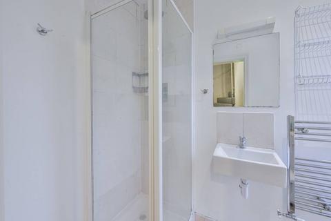 Studio to rent, Kensington High Street, W8, High Street Kensington, London, W8