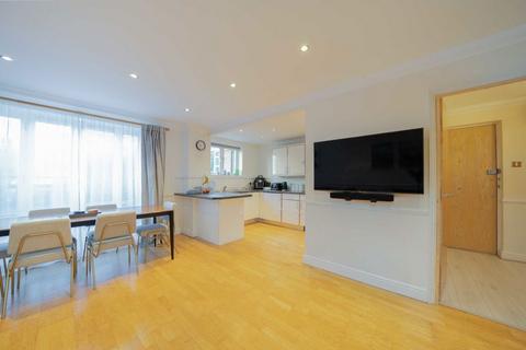 2 bedroom flat for sale, Cotton Row, London SW11
