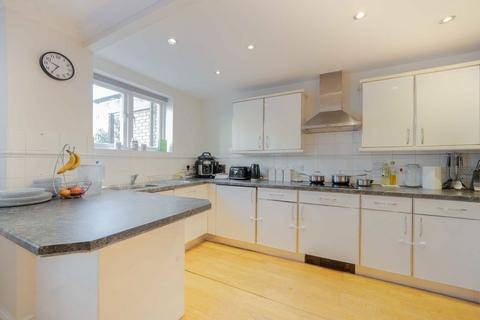 2 bedroom flat for sale, Cotton Row, London SW11