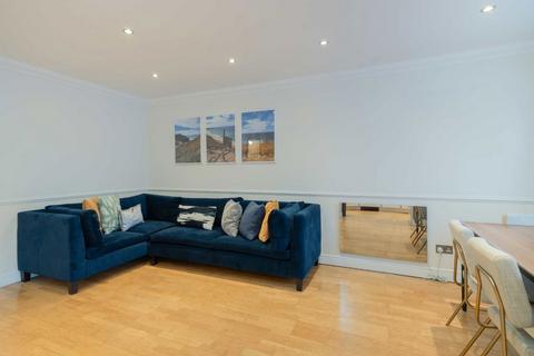 2 bedroom flat for sale, Cotton Row, London SW11