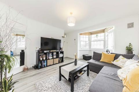 3 bedroom flat to rent, Emlyn Gardens, London W12