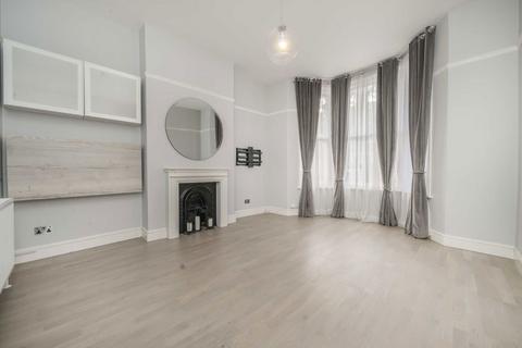 2 bedroom flat for sale, Beaumont Road, London W4