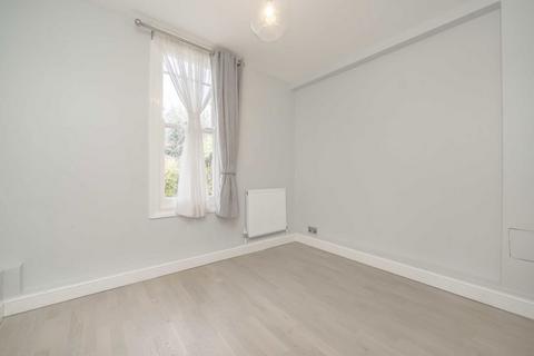 2 bedroom flat for sale, Beaumont Road, London W4