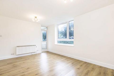 2 bedroom flat to rent, Greenlaw Court, London W5