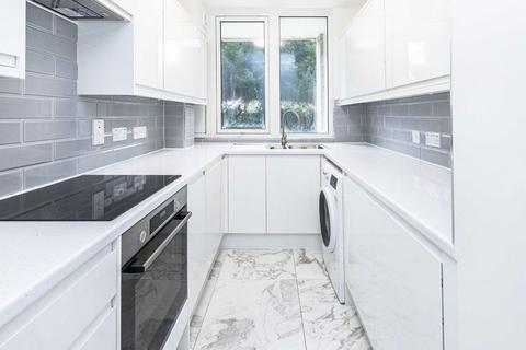 2 bedroom flat to rent, Greenlaw Court, London W5