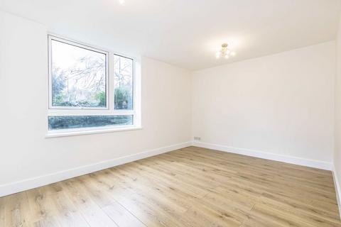 2 bedroom flat to rent, Greenlaw Court, London W5