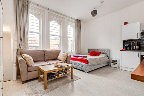 Studio to rent, Chichester House, 145a London Road, Kingston Upon Thames, Surrey