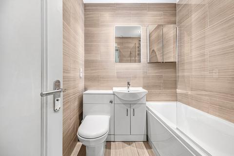 3 bedroom flat for sale, Park House, Richmond Hill, Richmond, Surrey