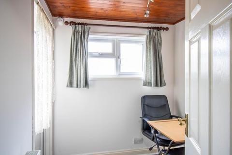 2 bedroom semi-detached house to rent, Macaulay Square, Great Shelford