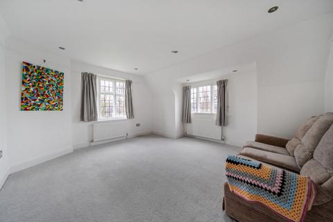 2 bedroom flat for sale, Devon Court, Links Road, West Acton W3